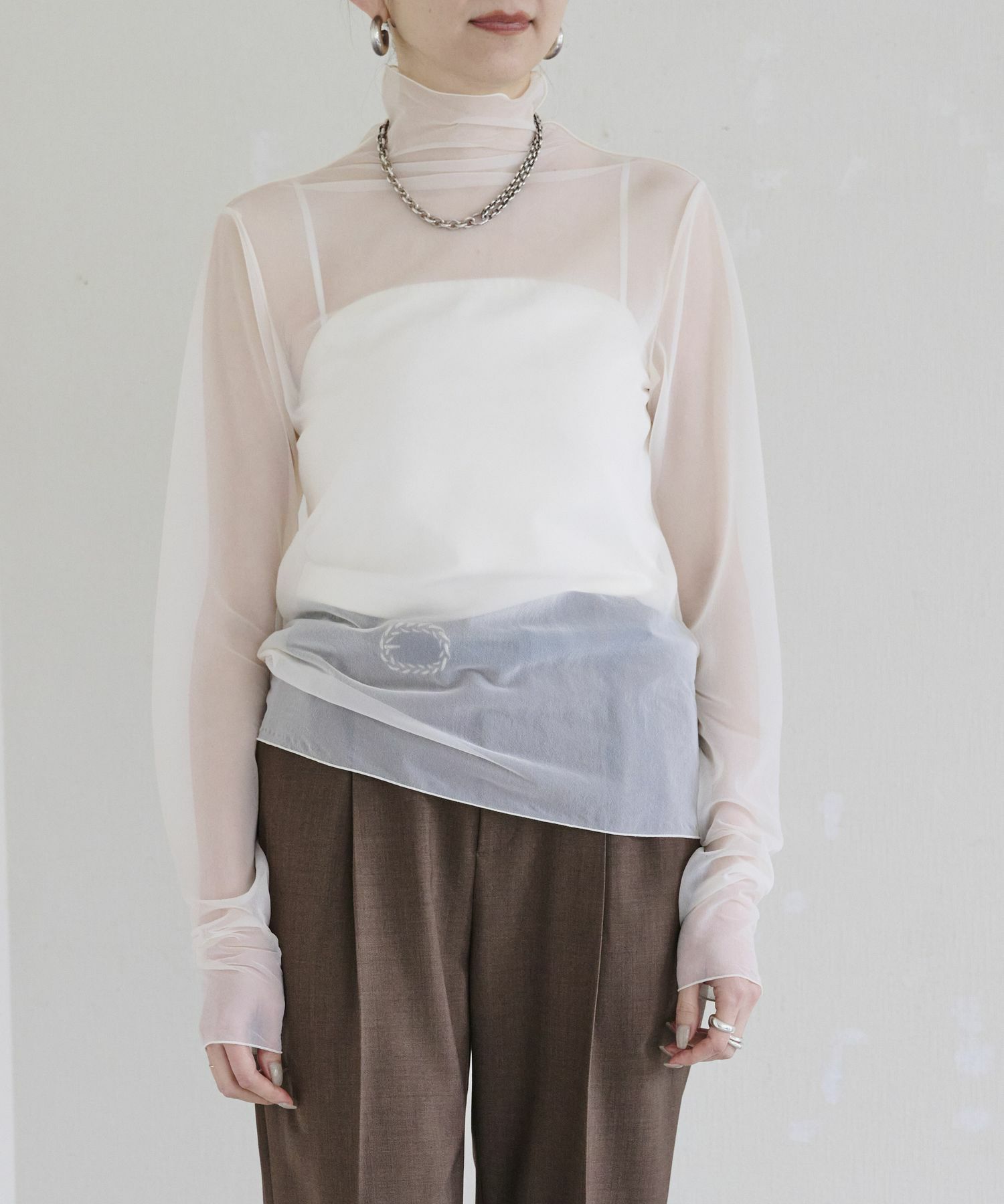 OFF WHITE
