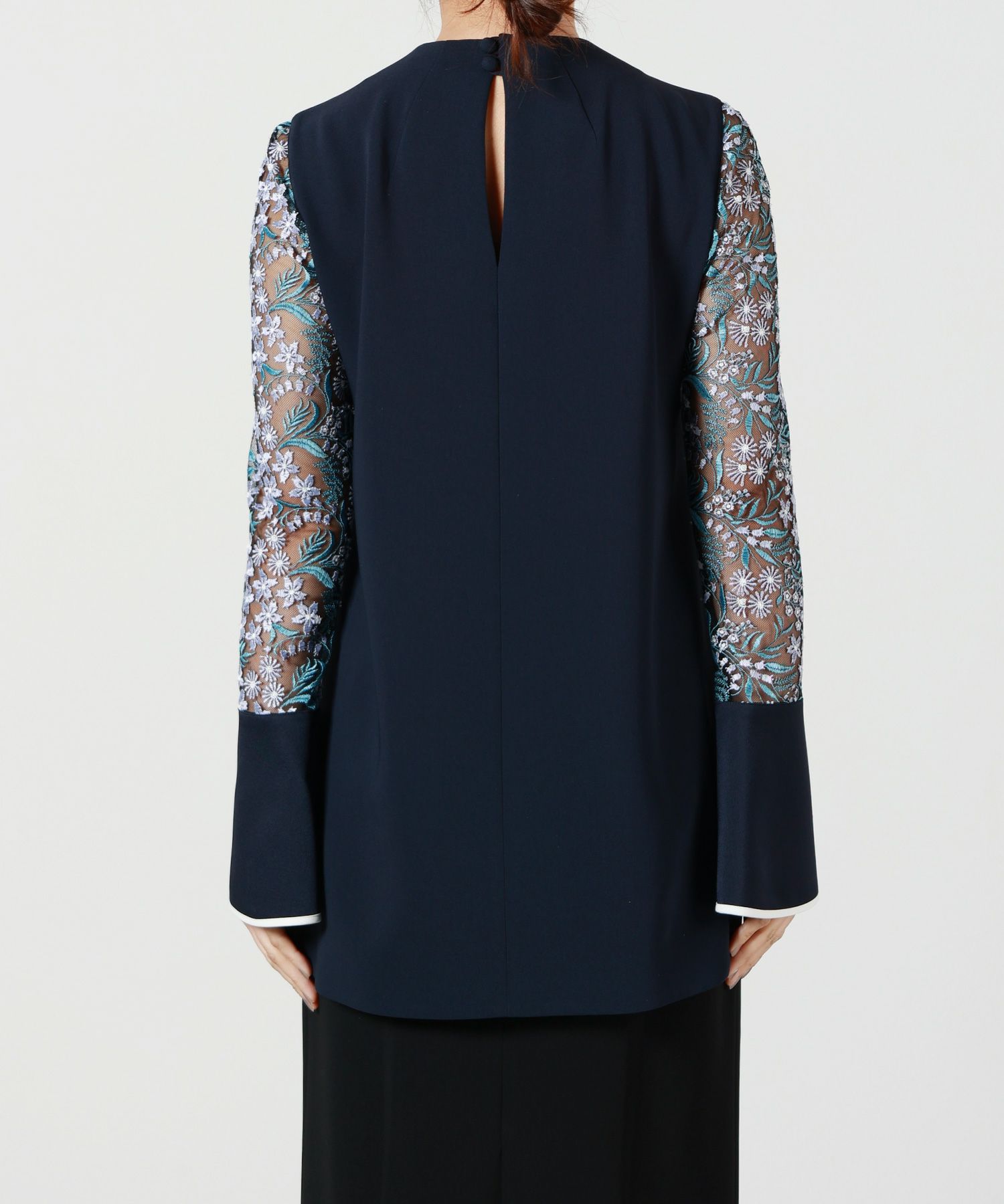 Mame Kurogouchi(マメ クロゴウチ)】 Floral Lace-Sleeve Classic Top  