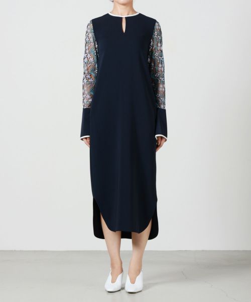 Mame Kurogouchi(マメ クロゴウチ)】 Floral Lace-Sleeve Mame Kurogouchi(マメ クロゴウチ)】 Floral Lace-Sleeve