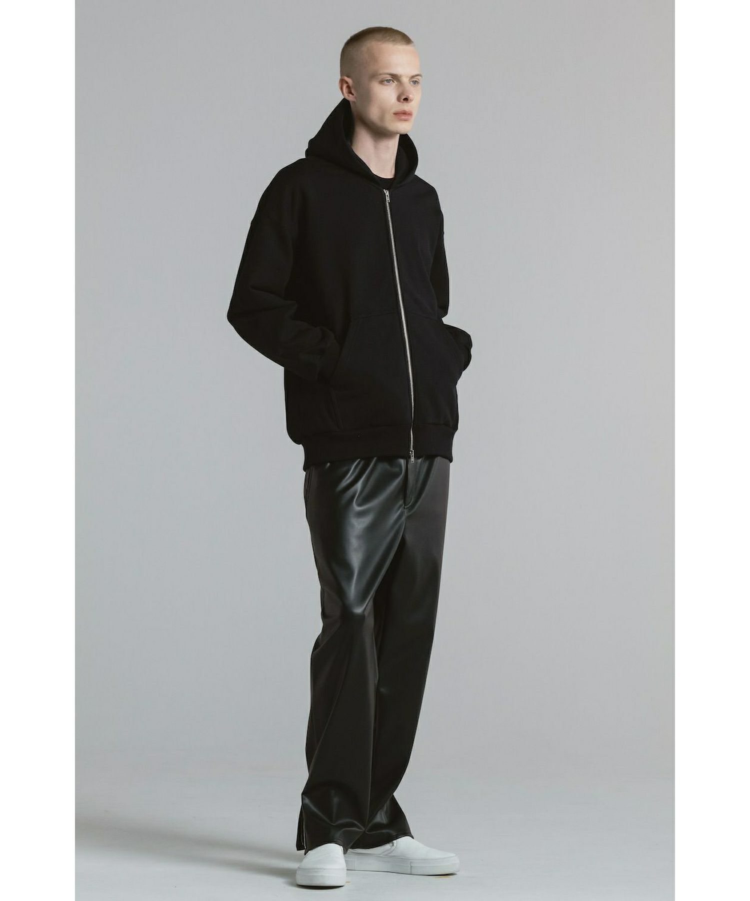 CINOH(チノ)】 シンセティックレザーリラックスパンツ｜PARIGOT ONLINE