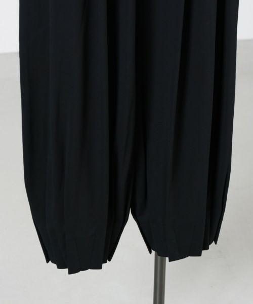 エンフォルド TACK-HEM PANTS ブラック ENFOLD(エンフォルド)｜TACK-HEM PANTS/パンツ/ブラック の通販