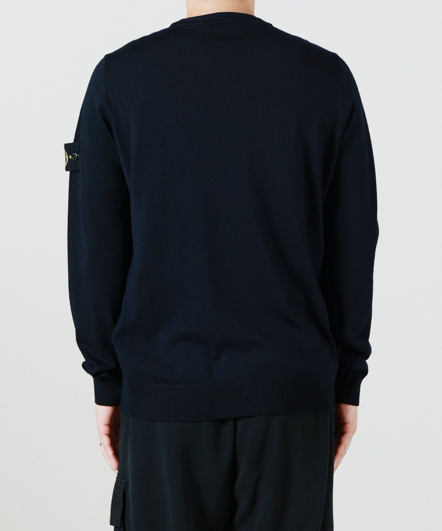 STONE ISLAND(ストーンアイランド)】 ロゴパッチクルーネック