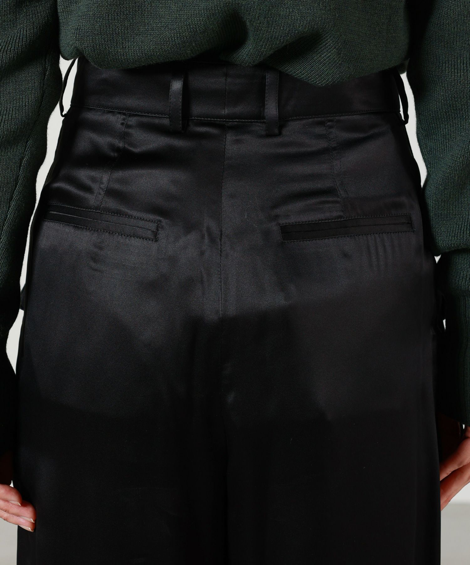 Chloe(クロエ)】 シルクサテン製フルイド カーゴパンツ｜PARIGOT  