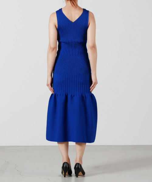 CFCL(シーエフシーエル)】 FLUTED V-NECK SLEEVELESS MERMAID DRESS