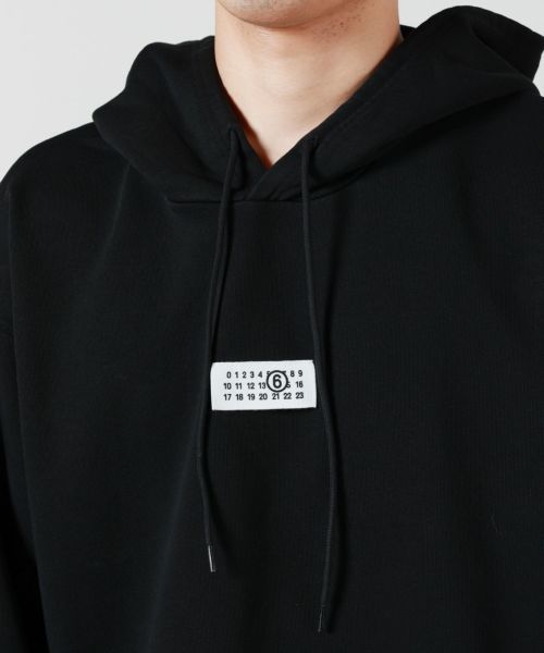 メゾン マルジェラ 'Numeric signature MM6' フーディー MM6 MAISON MARGIELA HOODIE WITH NUMERIC - 海外通販のBUYMA