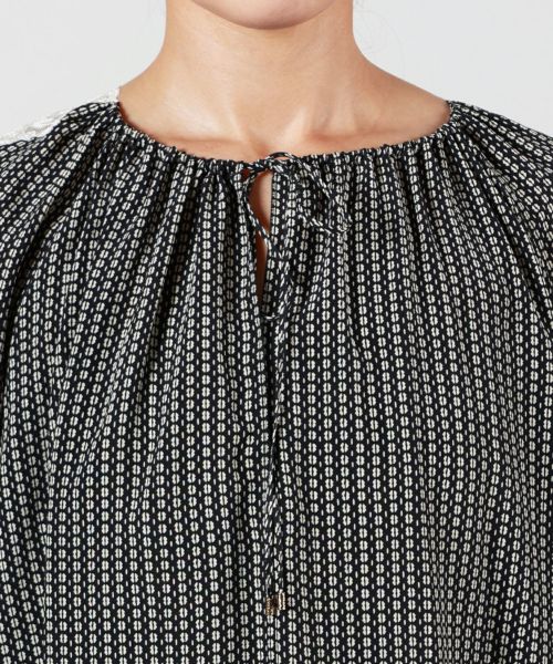 美品★Chloe クロエ レースブラウス ブラック Chloe(クロエ)】 クレープデシン&レース製オープンネック