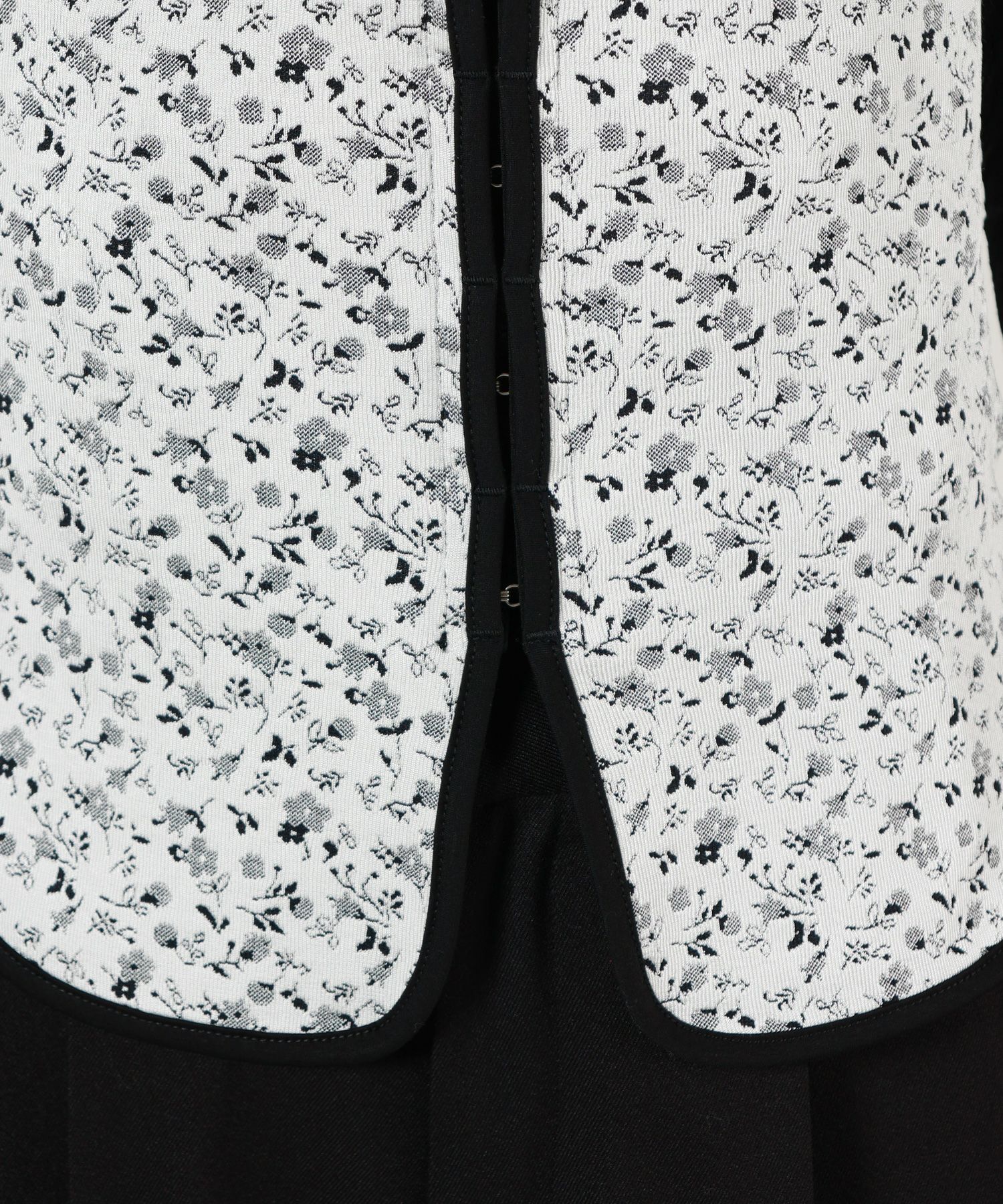 Mame Kurogouchi(マメ クロゴウチ)】Floral Jacquard Fraise Stitch