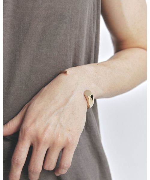 h'eres 202 HORN BANGLE ヒアーズ ホーンバングル h'eres(ヒアーズ)】 202 HORN BANGLE GOLD|PARIGOT ONLINE