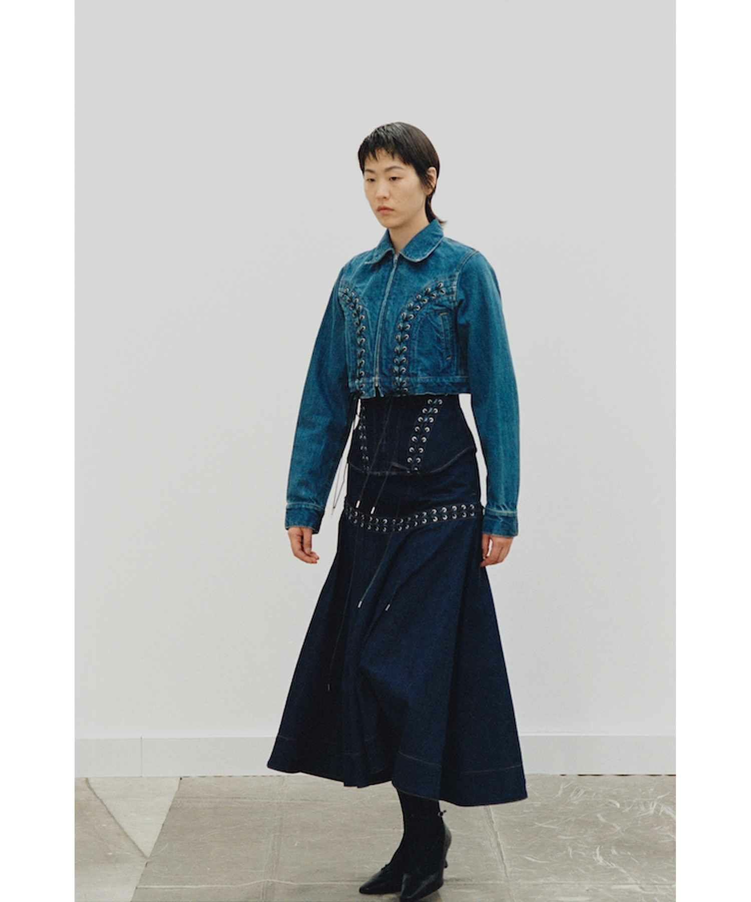 25AW vol.44 – FETICOのデニムジャケットには、日常に馴染むブラウン