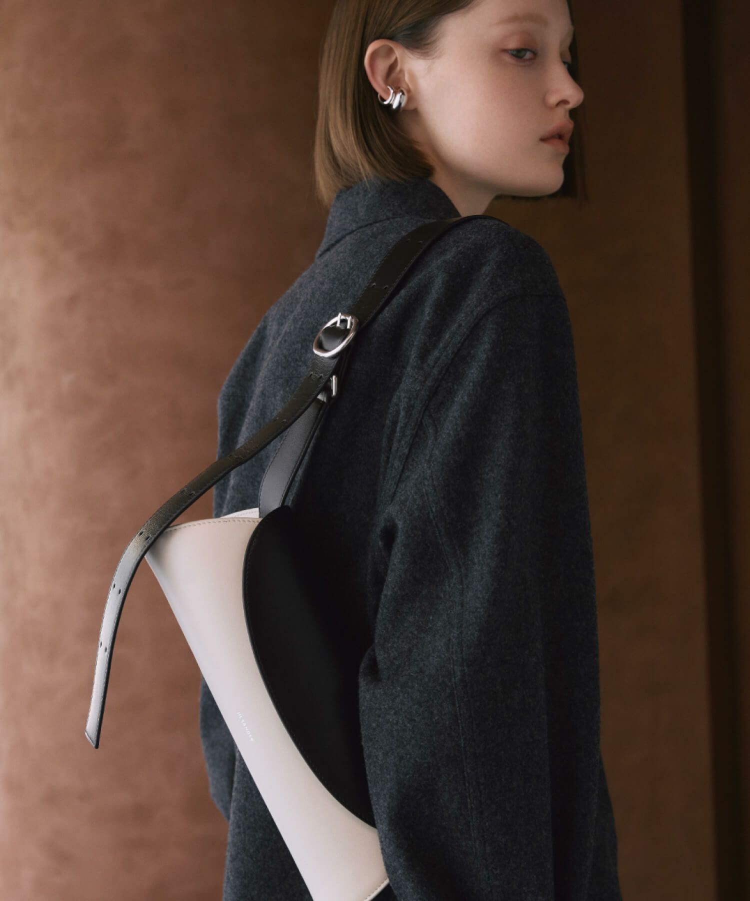 ✨美品✨JIL SANDER✨カンノーロ✨マイクロ✨SEAFOAM ジル サンダー」の”カンノーロ” が示す、うしろ姿の美学【pepperの