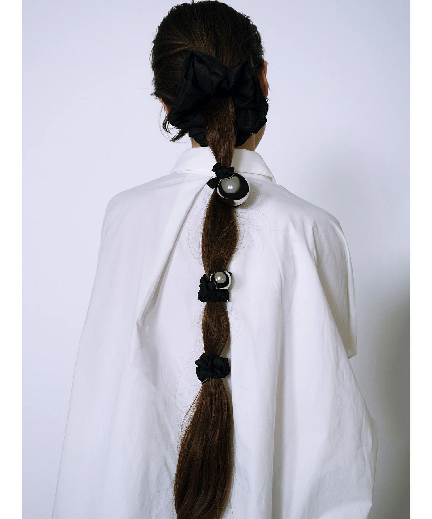 HEYEP(ヘイップ)】 Medium Metal Ball Silk Scrunchie｜PARIGOT ONLINE