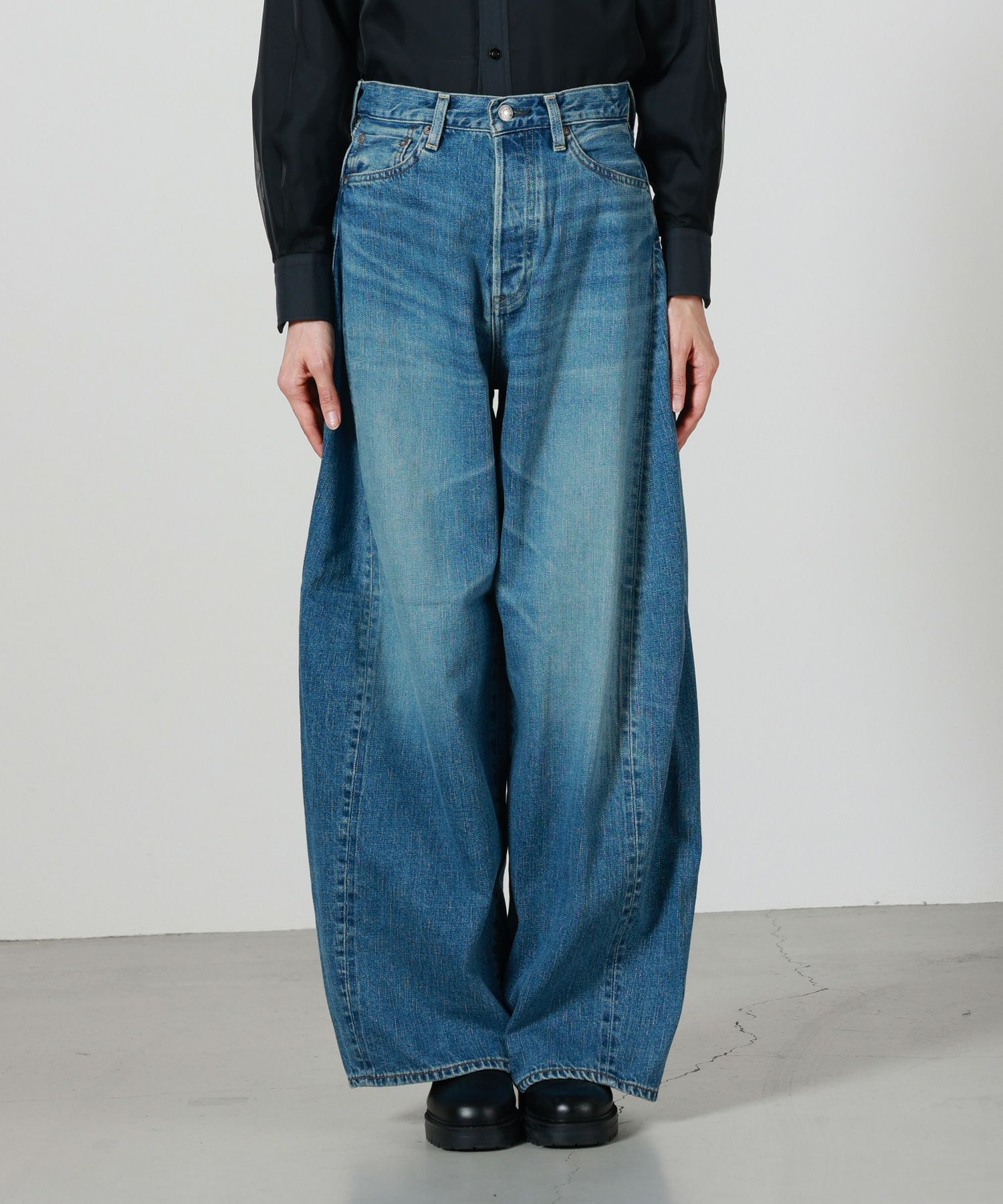 HYKE(ハイク)】 ≪GENDERLESS≫DENIM BARREL-LEG JEANS｜PARIGOT
