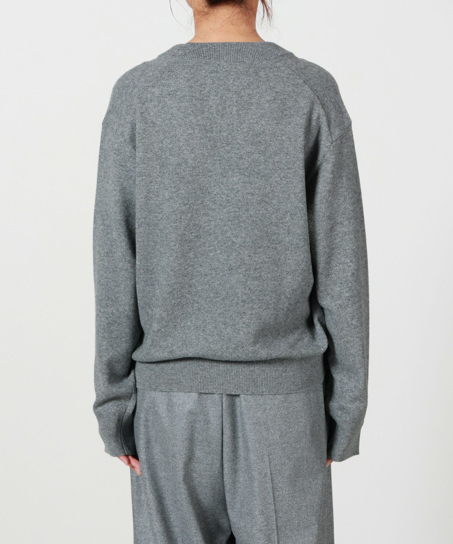 ATON(エイトン)】 MERINO COLLEGE KNIT | V-NECK SWEATER｜PARIGOT