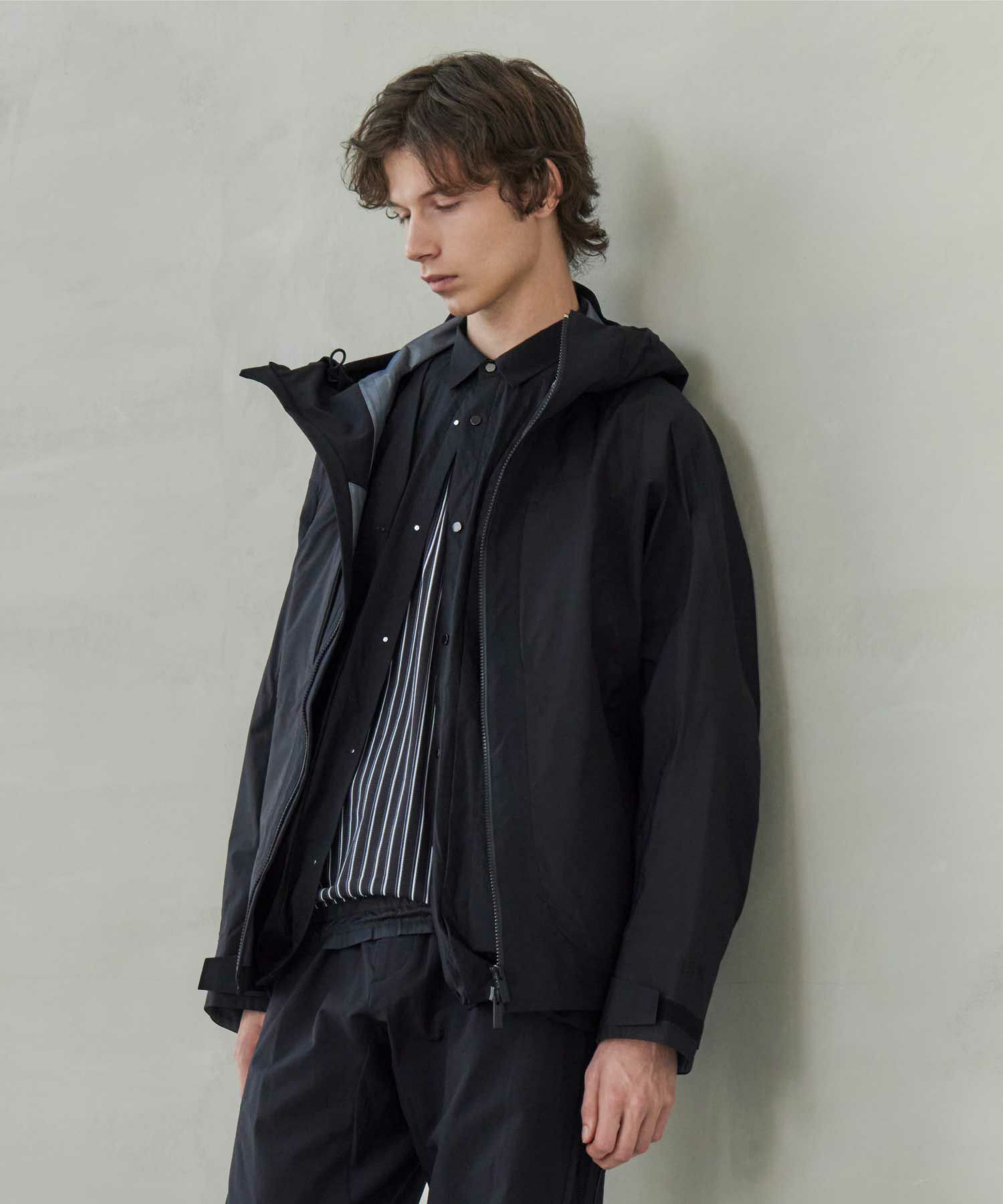 美品　ホワイトマウンテニアリング　マウンテンパーカー　ゴアテックス　黒　メンズ White Mountaineering(ホワイトマウンテニアリング)】 GORE-TEX HOODED