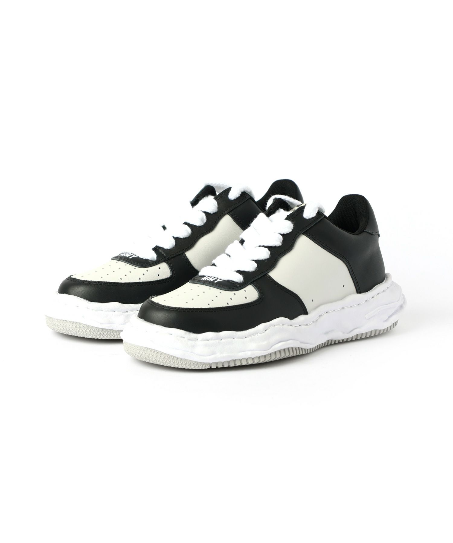 BLACK/WHITE