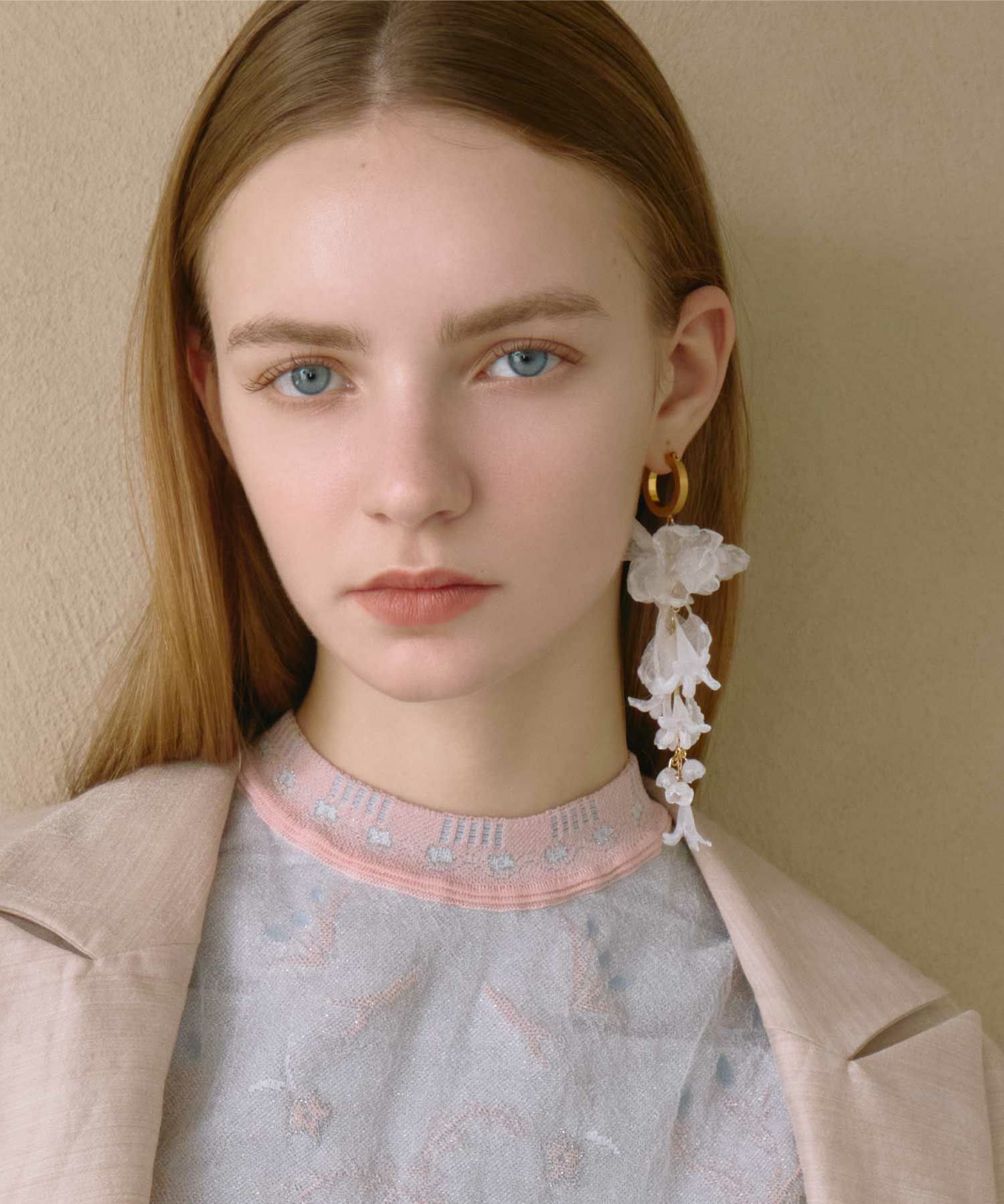 Mame Kurogouchi(マメ クロゴウチ)】 Floral Motif Short Earring
